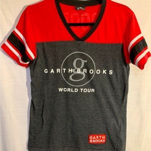 Garth Brooks World Tour Size M V-Neck